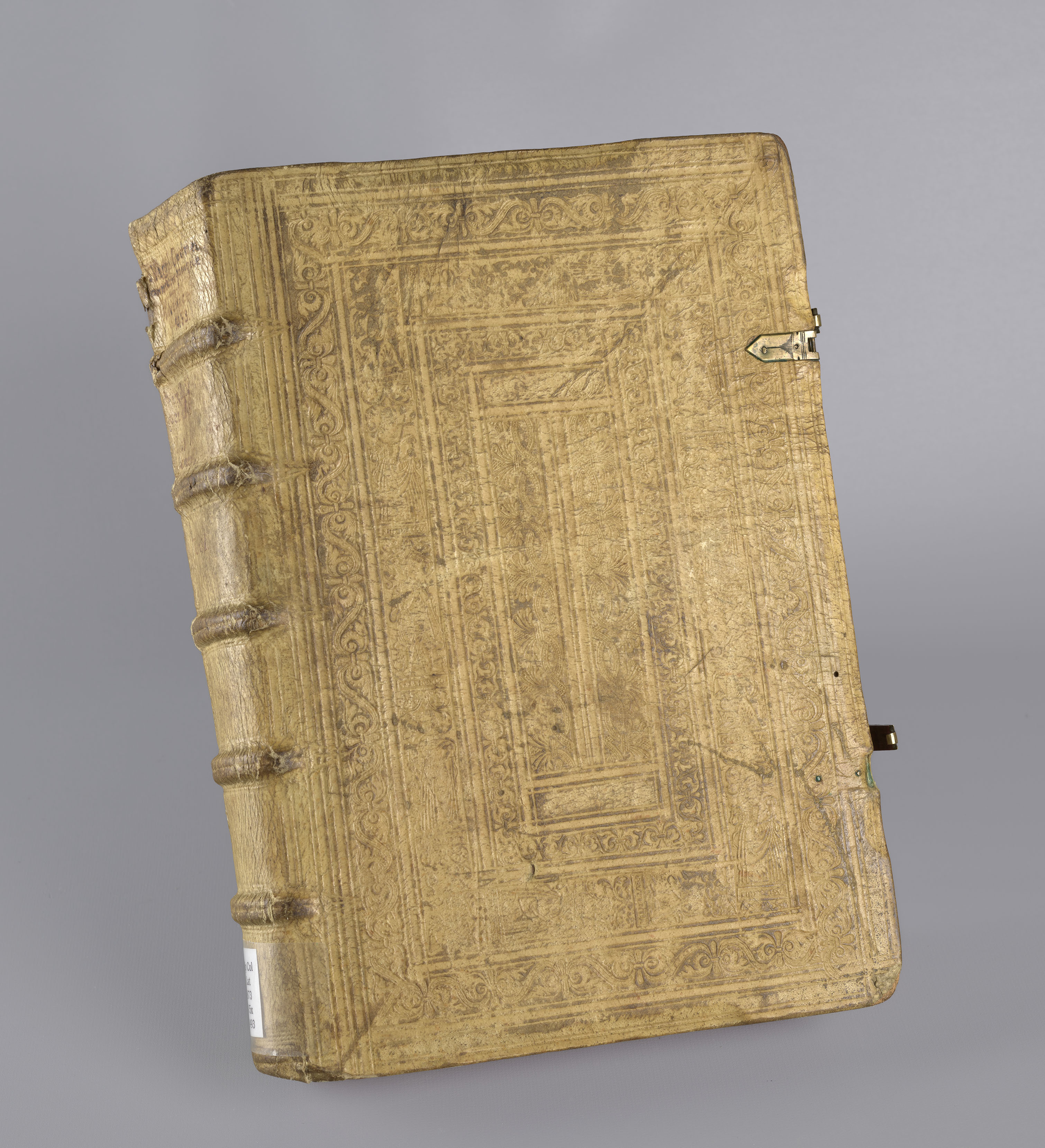 Vergilius cum c?mentariis quinque videlicet: Seruii, Landini, Ant. Mancinelli, Donati, Domitii. (M. Vegius' Book XIII addition to the Aen. Also Priapeia and Catalecta.) / Colophon: Impressu Venetiis per Bartolome? de Zanis de Portesio. . . . M.cccc.xciii. Stamped vellum with clasps. Very rare. Fol. - Image 748