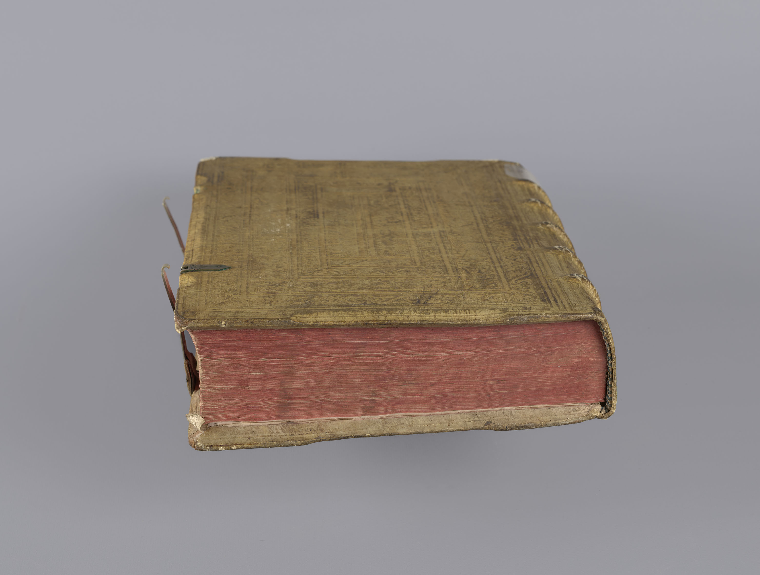 Vergilius cum c?mentariis quinque videlicet: Seruii, Landini, Ant. Mancinelli, Donati, Domitii. (M. Vegius' Book XIII addition to the Aen. Also Priapeia and Catalecta.) / Colophon: Impressu Venetiis per Bartolome? de Zanis de Portesio. . . . M.cccc.xciii. Stamped vellum with clasps. Very rare. Fol. - Image 750